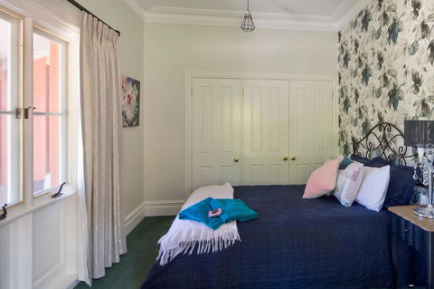 Chanticleer Gardens Barn Cottage With A Pool - Hobart Tourism 40