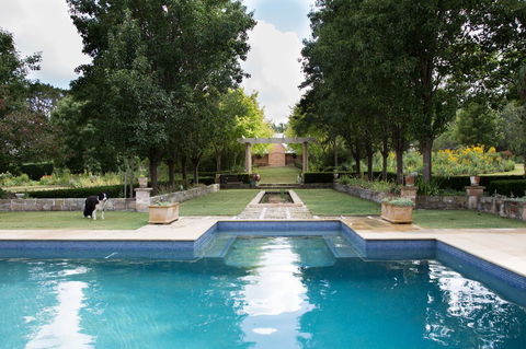 Chanticleer Gardens Barn Cottage With A Pool - Hobart Tourism 15