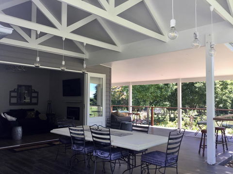 Chanticleer Gardens Barn Cottage With A Pool - Hobart Tourism 11