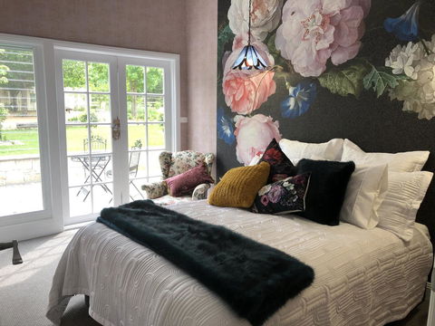 Chanticleer Gardens Barn Cottage With A Pool - Hobart Tourism 0