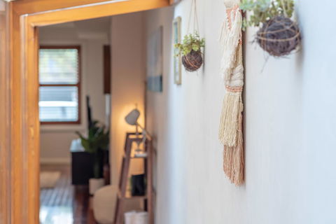 2 Bed House + Loft In Pyrmont - Tourism TAS 4