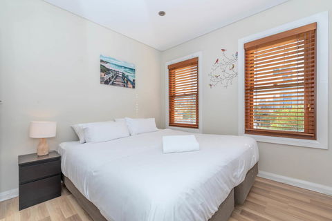 2 Bed House + Loft In Pyrmont - Tourism TAS 11