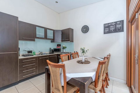 2 Bed House + Loft In Pyrmont - Tourism TAS 2