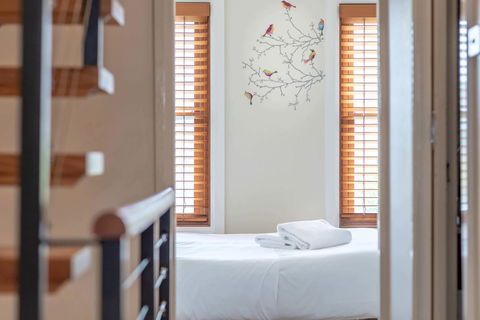 2 Bed House + Loft In Pyrmont - Tourism TAS 12