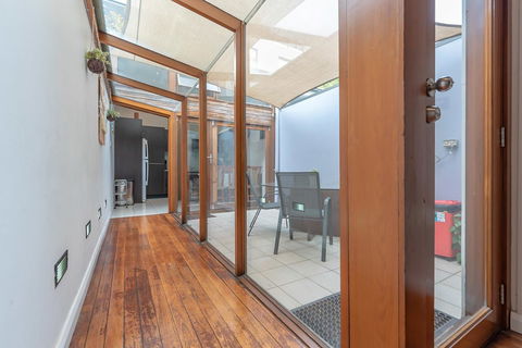 2 Bed House + Loft In Pyrmont - Tourism TAS 5