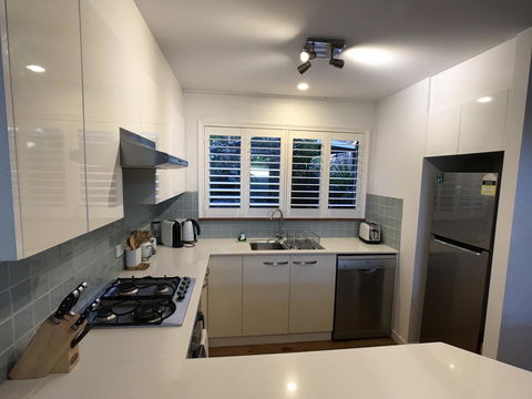 Treetops Everglades Villa - Hobart Tourism 12