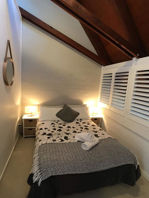 Treetops Everglades Villa - Hobart Tourism 31