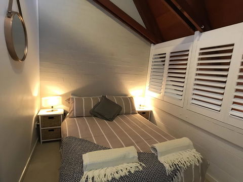 Treetops Everglades Villa - Hobart Tourism 7