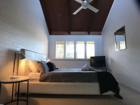 Treetops Everglades Villa - Hobart Tourism 24