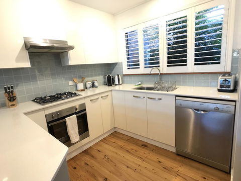 Treetops Everglades Villa - Hobart Tourism 13