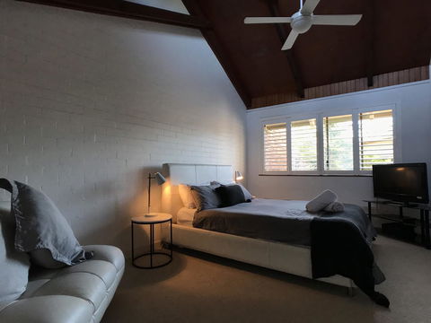 Treetops Everglades Villa - Hobart Tourism 26