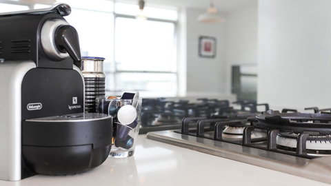 Gadigal Groove - Modern And Bright 3BR Executive Apartment In Zetland With Views - Hobart Tourism 4