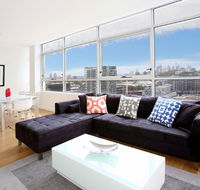 Gadigal Groove - Modern and Bright 3BR Executive Apartment in Zetland with Views - Hobart Tourism
