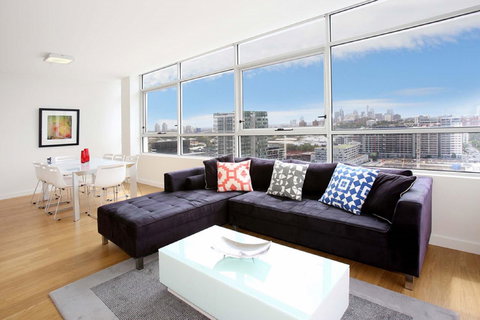 Gadigal Groove - Modern And Bright 3BR Executive Apartment In Zetland With Views - Hobart Tourism 0