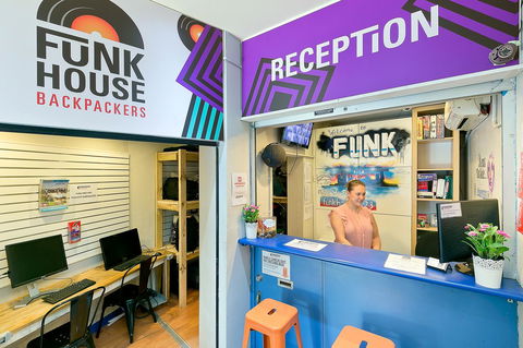 Mad Monkey Downtown - Tourism TAS 3