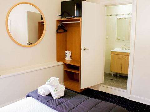Gardners Inn Hotel - Tourism TAS 23