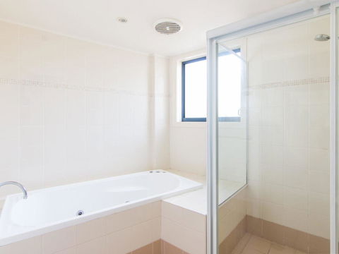Millennium 102 With Pool In Complex - Hobart Tourism 4