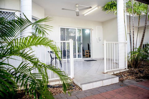 Nightcliff Foreshore Getaway - McKay Gardens - Tourism TAS 5
