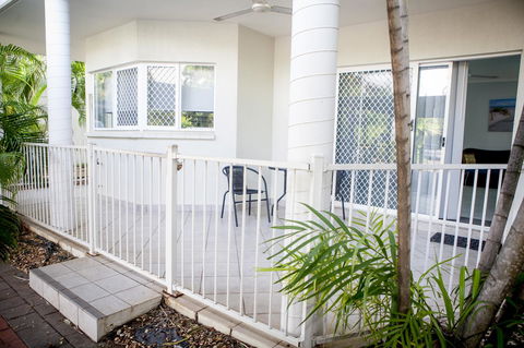 Nightcliff Foreshore Getaway - McKay Gardens - Tourism TAS 4