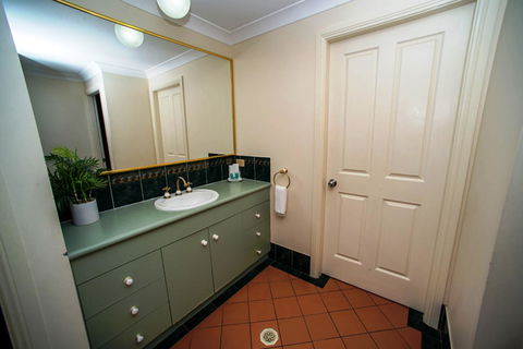 Beaches Serviced Apartments - Hobart Tourism 32