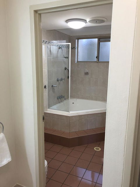Beaches Serviced Apartments - Hobart Tourism 9