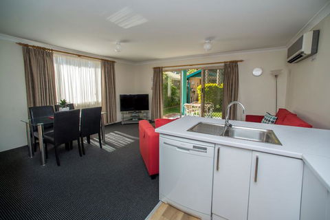 Beaches Serviced Apartments - Hobart Tourism 19