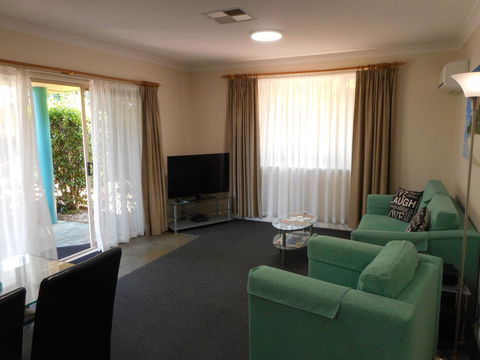 Beaches Serviced Apartments - Hobart Tourism 27