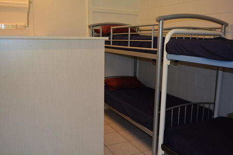 Frogs-Hollow Backpackers - Tourism TAS 4