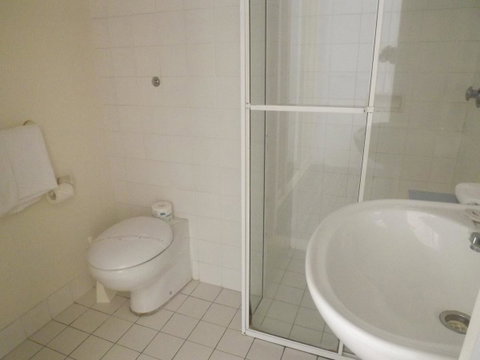 Golden Sands Motor Inn - Tourism TAS 29