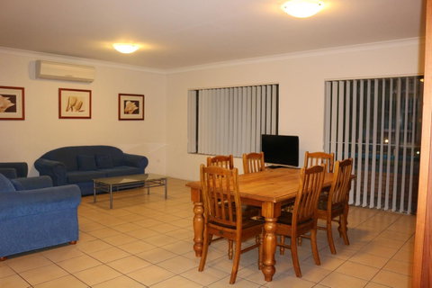 Golden Sands Motor Inn - Tourism TAS 13