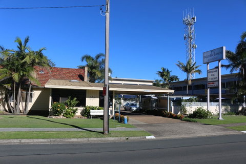 Golden Sands Motor Inn - Tourism TAS 18