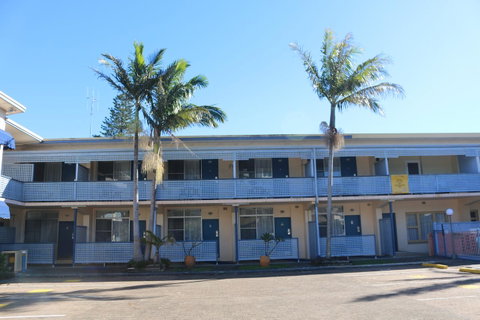 Golden Sands Motor Inn - Tourism TAS 11