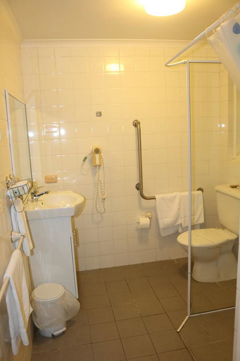 Golden Sands Motor Inn - Tourism TAS 23