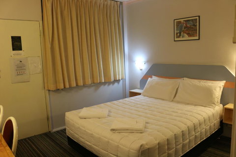 Golden Sands Motor Inn - Tourism TAS 16