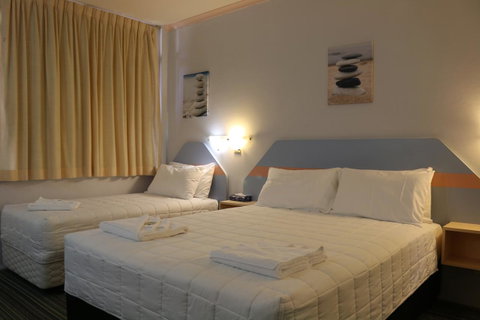 Golden Sands Motor Inn - Tourism TAS 12