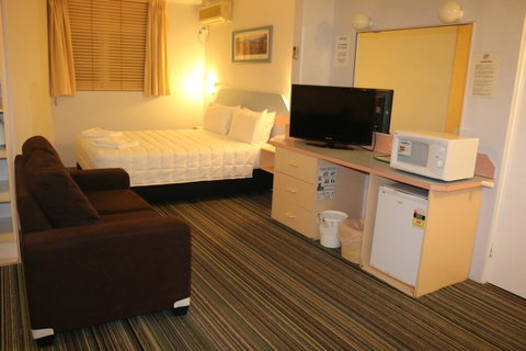 Golden Sands Motor Inn - Tourism TAS 21