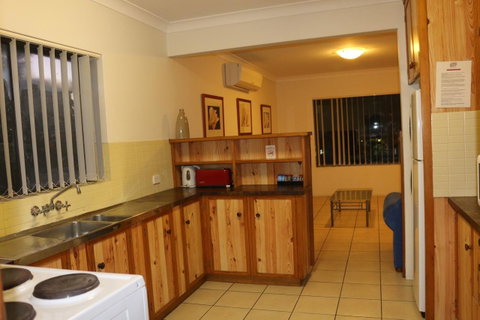 Golden Sands Motor Inn - Tourism TAS 7