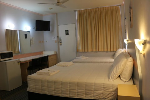 Golden Sands Motor Inn - Tourism TAS 25
