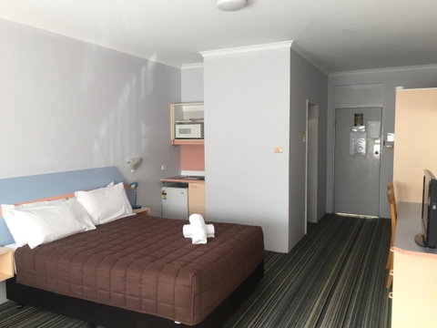 Golden Sands Motor Inn - Tourism TAS 8