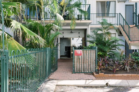 CitySide Apartment - 2 Bedroom With Private Courtyard - Tourism TAS 5