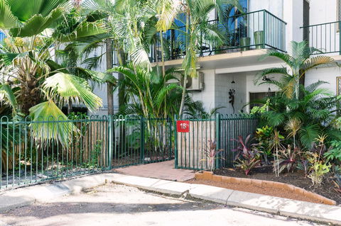 CitySide Apartment - 2 Bedroom With Private Courtyard - Tourism TAS 6