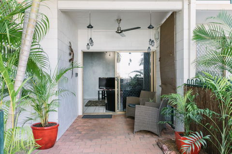 CitySide Apartment - 2 Bedroom With Private Courtyard - Tourism TAS 7
