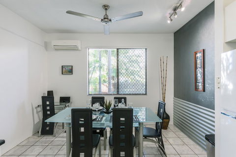 CitySide Apartment - 2 Bedroom With Private Courtyard - Tourism TAS 9