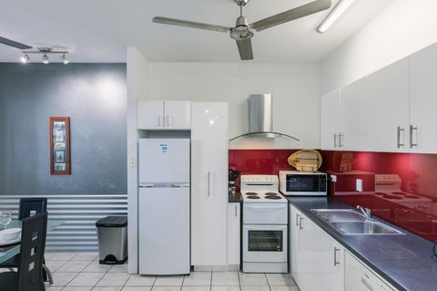CitySide Apartment - 2 Bedroom With Private Courtyard - Tourism TAS 3