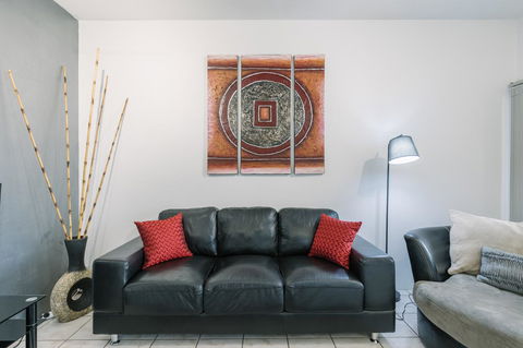 CitySide Apartment - 2 Bedroom With Private Courtyard - Tourism TAS 4