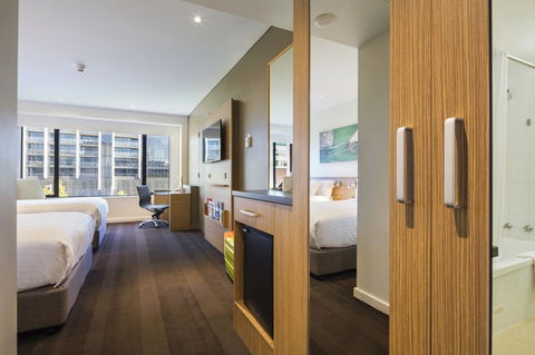 Crowne Plaza Canberra, An IHG Hotel - Hobart Tourism 23