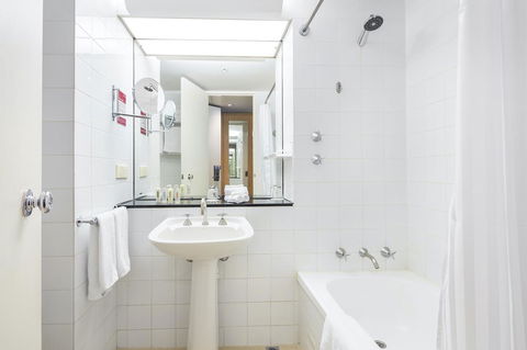 Crowne Plaza Canberra, An IHG Hotel - Hobart Tourism 26