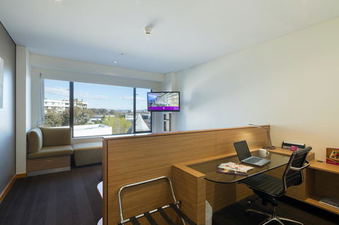 Crowne Plaza Canberra, An IHG Hotel - Hobart Tourism 15