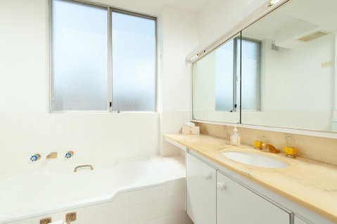 Bondi Apt. For 4 With Panoramic Ocean And Park Views - Tourism TAS 3