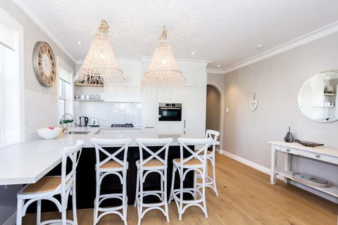 BONDI BREEZE-hosted By:L'Abode Accommodation - Hobart Tourism 3
